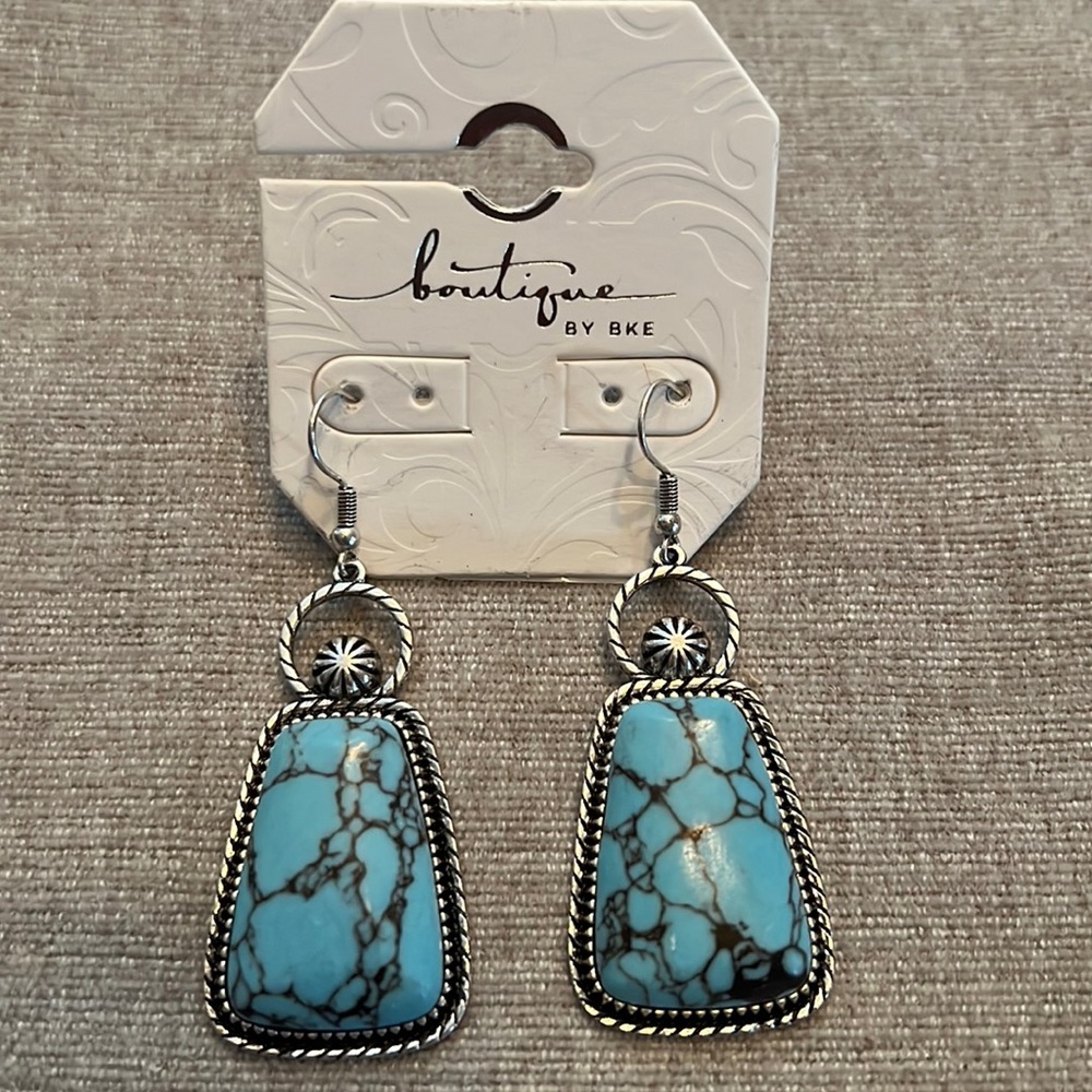 Buckle BKE earrings brand new